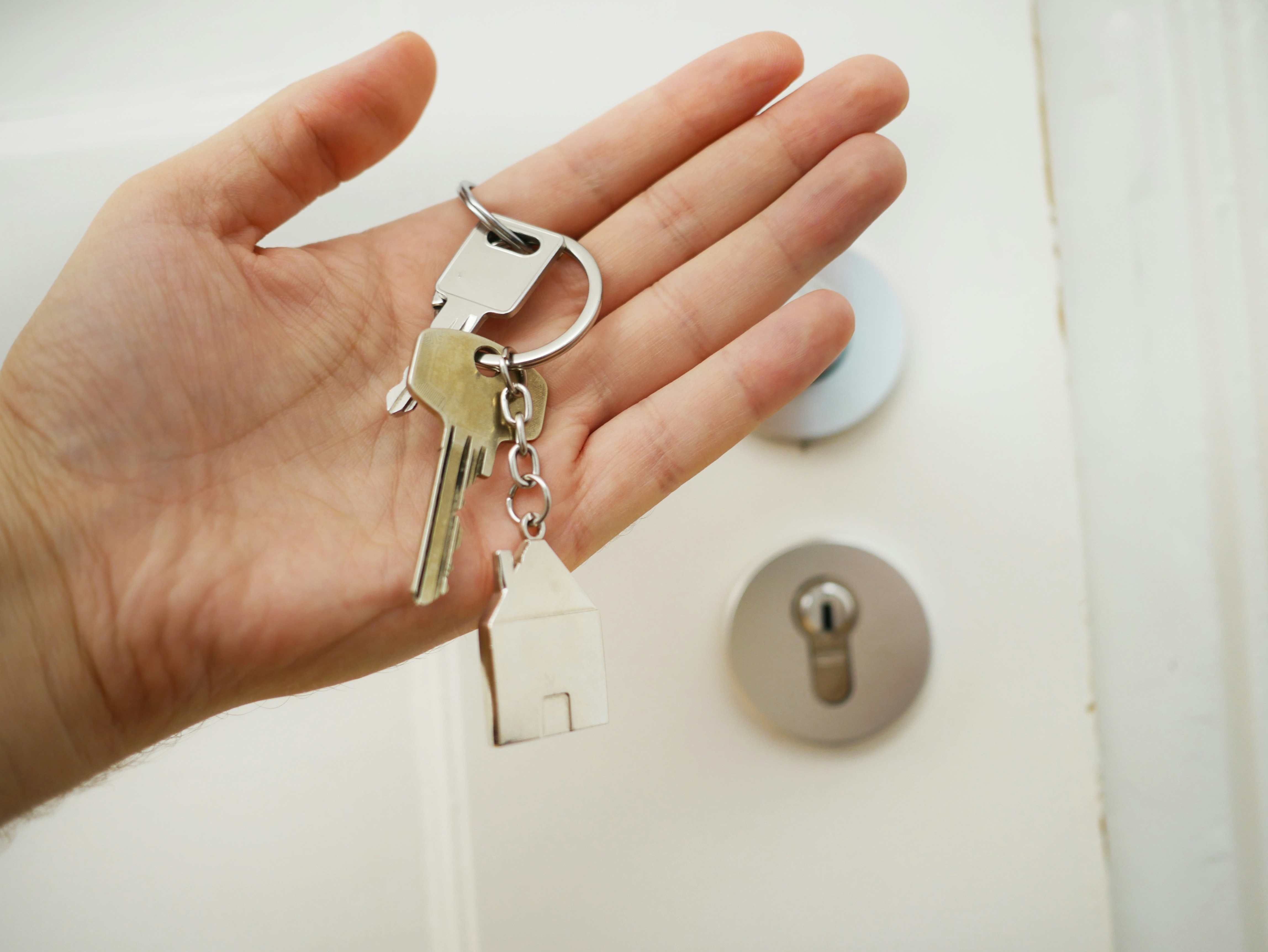Hausgeld for a German apartment: advances, reserve, and what a tenant can pay